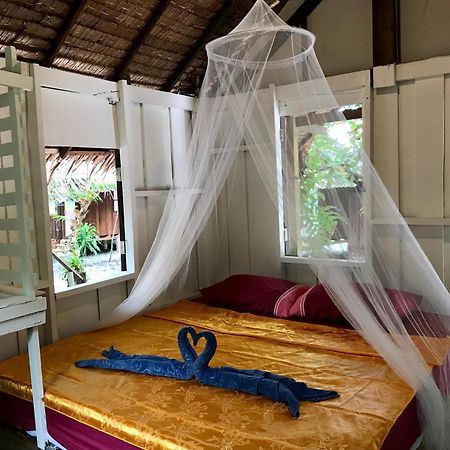Rasta Baby Bar & Bungalows - Suitable For Young Travelers Koh Phayam Exterior foto
