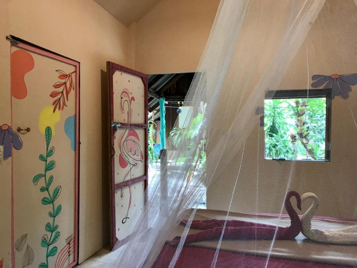 Rasta Baby Bar & Bungalows - Suitable For Young Travelers Koh Phayam Exterior foto